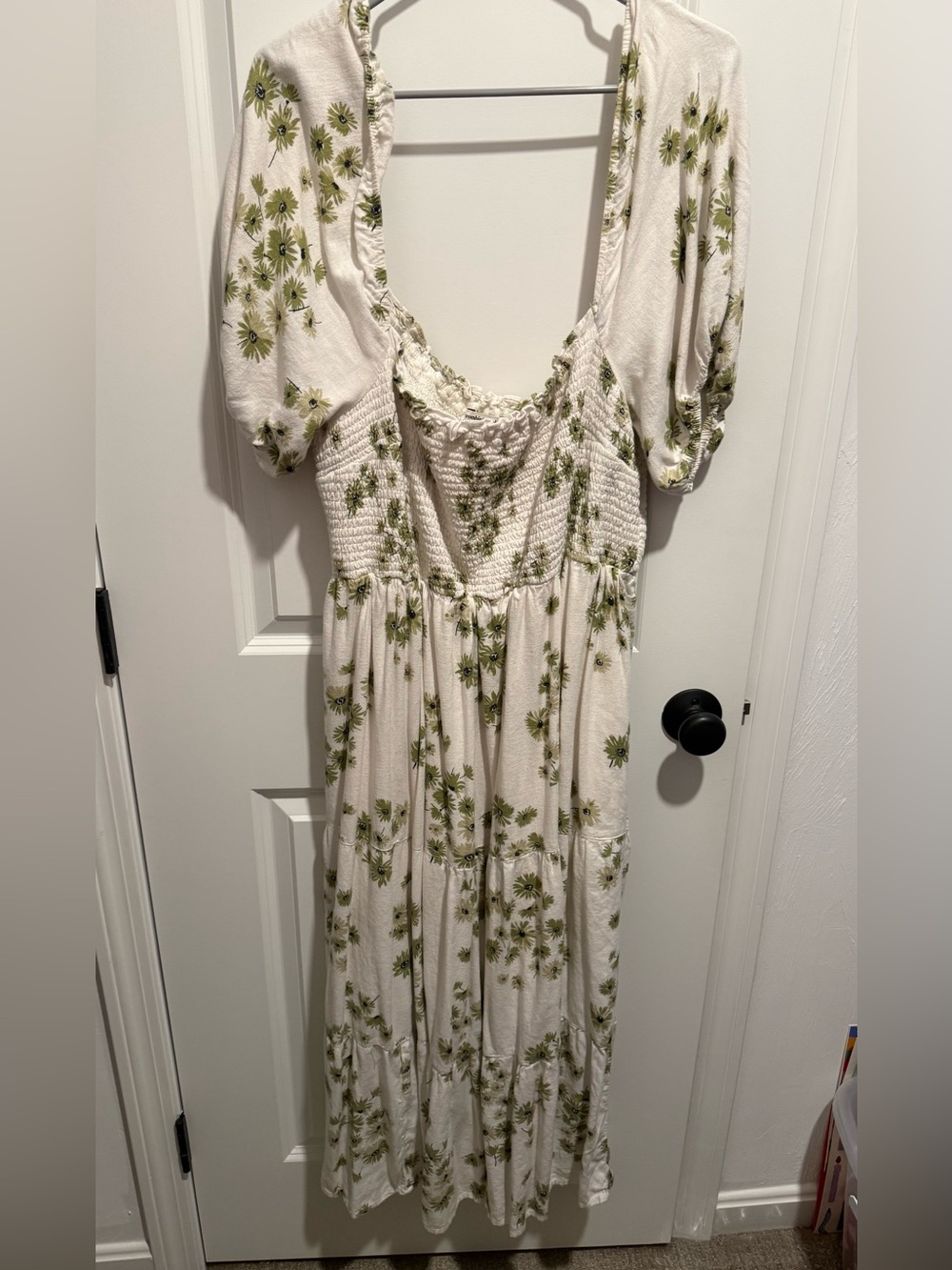 Abercrombie - Floral Smocked Midi Dress in Cream and Olive, XLP